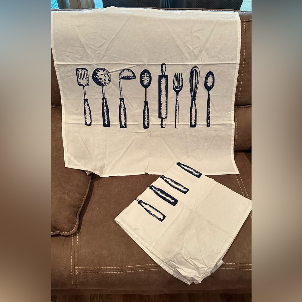 2 Kitchen Tools Large Southern Living Tea Towels